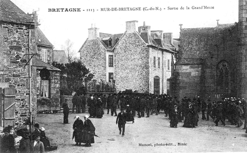 sortie de la messe, les Mûrois vont peut-être aller prendre un café à Grand-Maison